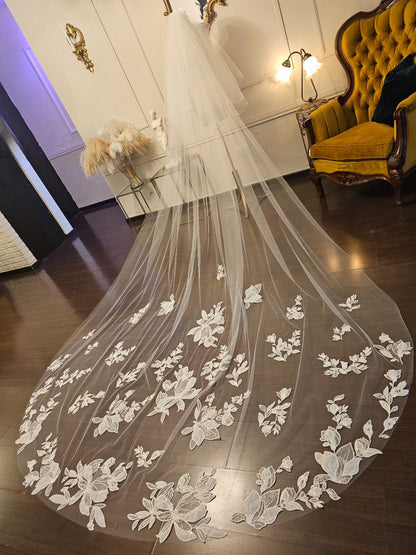 Anticipo Velo de Novia Amantillado con aplicaciones | Corte Cascada | Longitud Catedral $5,180 mxn