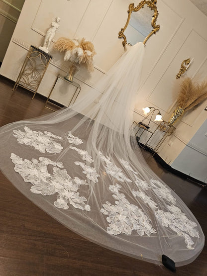 Anticipo Velo de Novia Doble catedral con flores bordadas XXL V2 | Corte tradicional  | Longitud Catedral $6,480 mxn