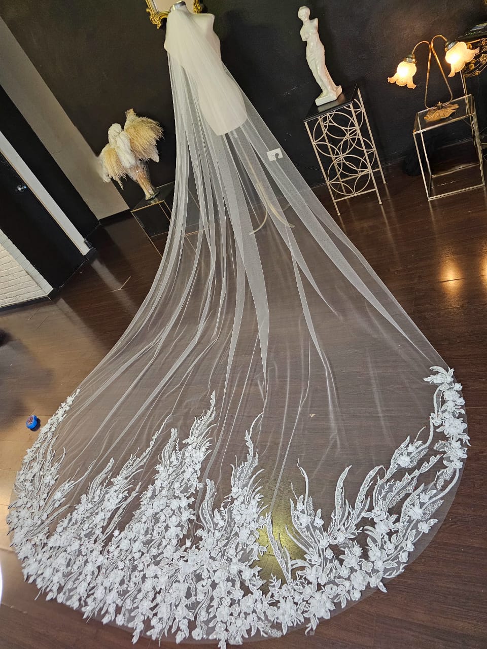 Anticipo Velo de Novia con bordado de flores 3d | Corte Tradicional  | Longitud Catedral $5,880 mxn