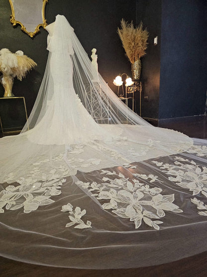 Anticipo Velo de Novia Amantillado con aplicaciones | Corte Tradicional | Longitud Catedral $4,890 mxn