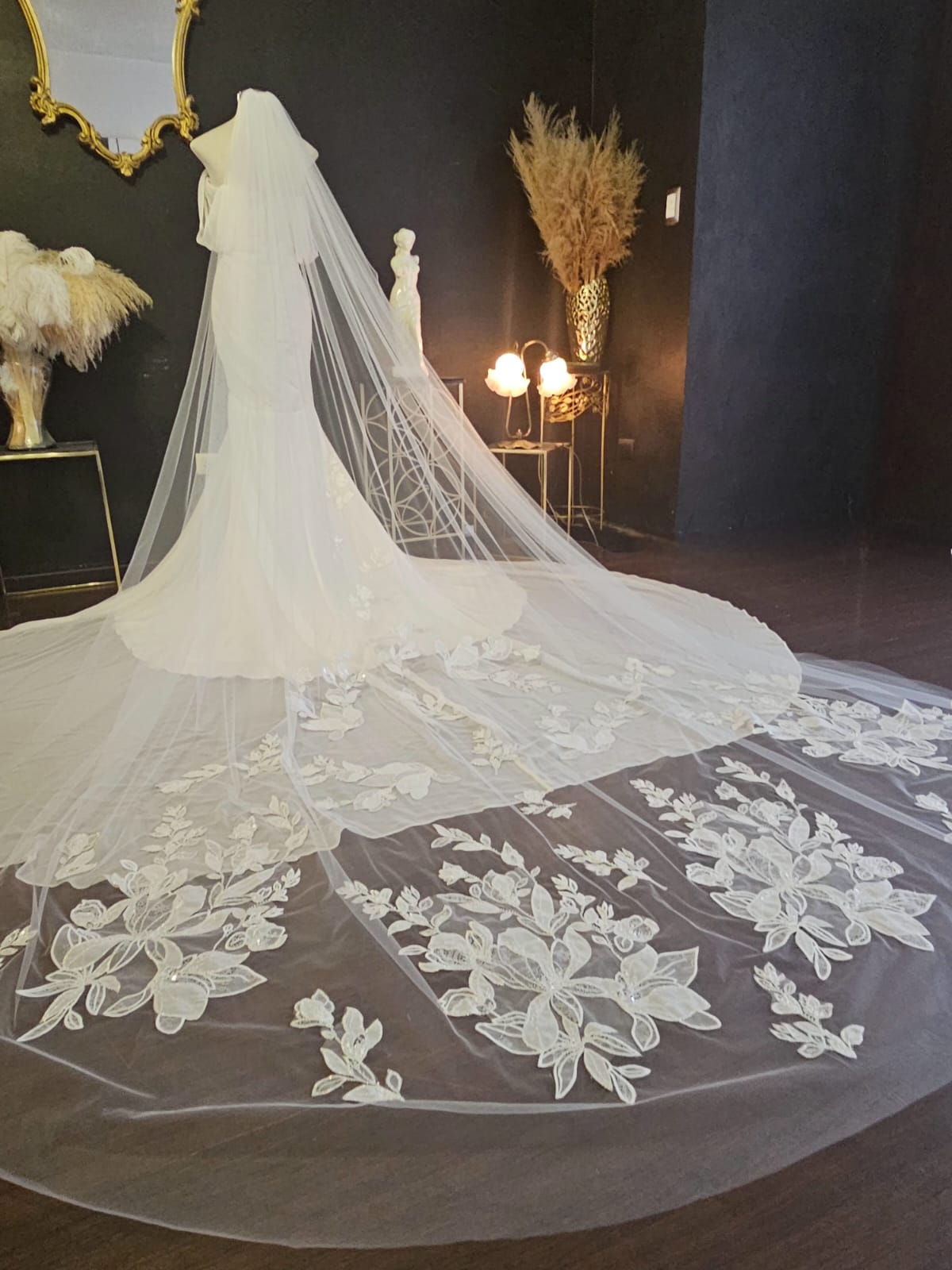 Anticipo Velo de Novia Amantillado con aplicaciones | Corte Tradicional | Longitud Catedral $4,890 mxn