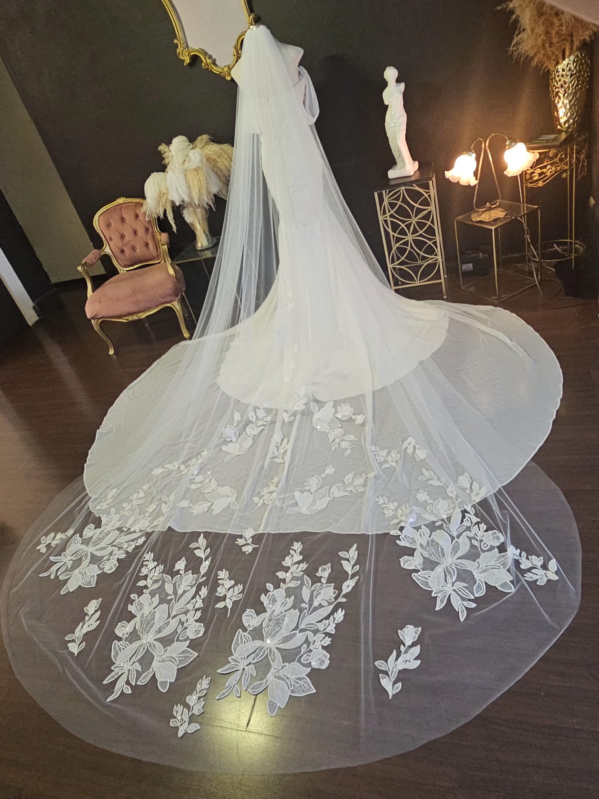 Anticipo Velo de Novia Amantillado con aplicaciones | Corte Tradicional | Longitud Catedral $4,890 mxn