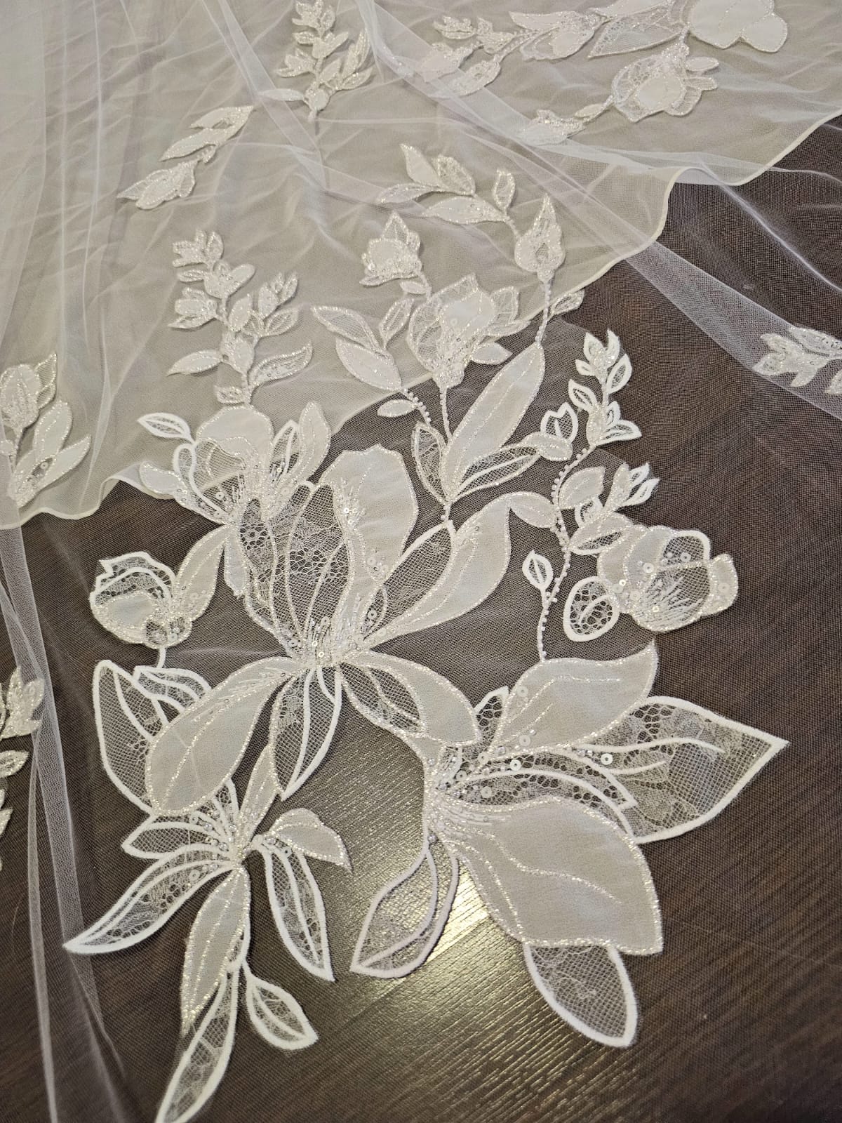 Anticipo Velo de Novia Amantillado con aplicaciones | Corte Tradicional | Longitud Catedral $4,890 mxn