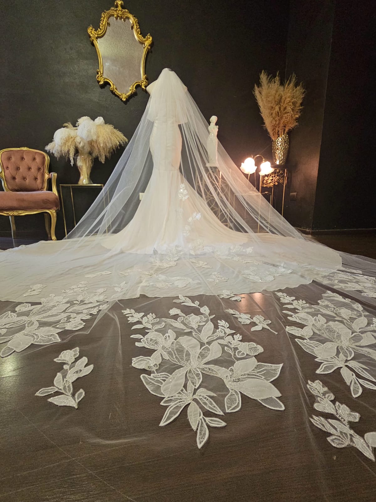 Anticipo Velo de Novia Amantillado con aplicaciones | Corte Tradicional | Longitud Catedral $4,890 mxn