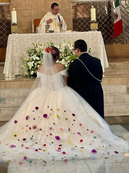Anticipo Velo de Novia decorado con flores | Corte tradicional | Longitud catedral $2,980 mxn