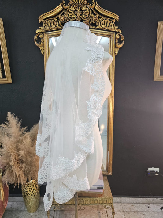Anticipo Mantilla con encaje M | Corte Virgen | Longitud .90 metros $2,080 mxn