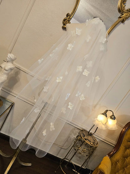 Anticipo Velo de Novia con flores blancas y cristales | Corte Cascada | Longitud 120+80 cm $2,180 mxn