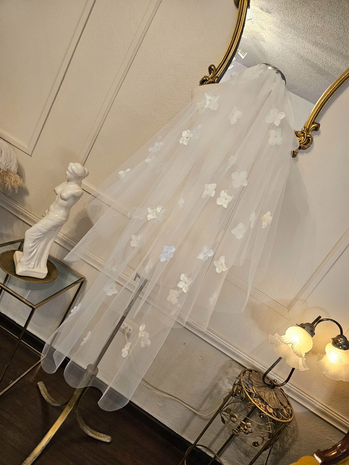 Anticipo Velo de Novia con flores blancas y cristales | Corte Cascada | Longitud 120+80 cm $2,180 mxn