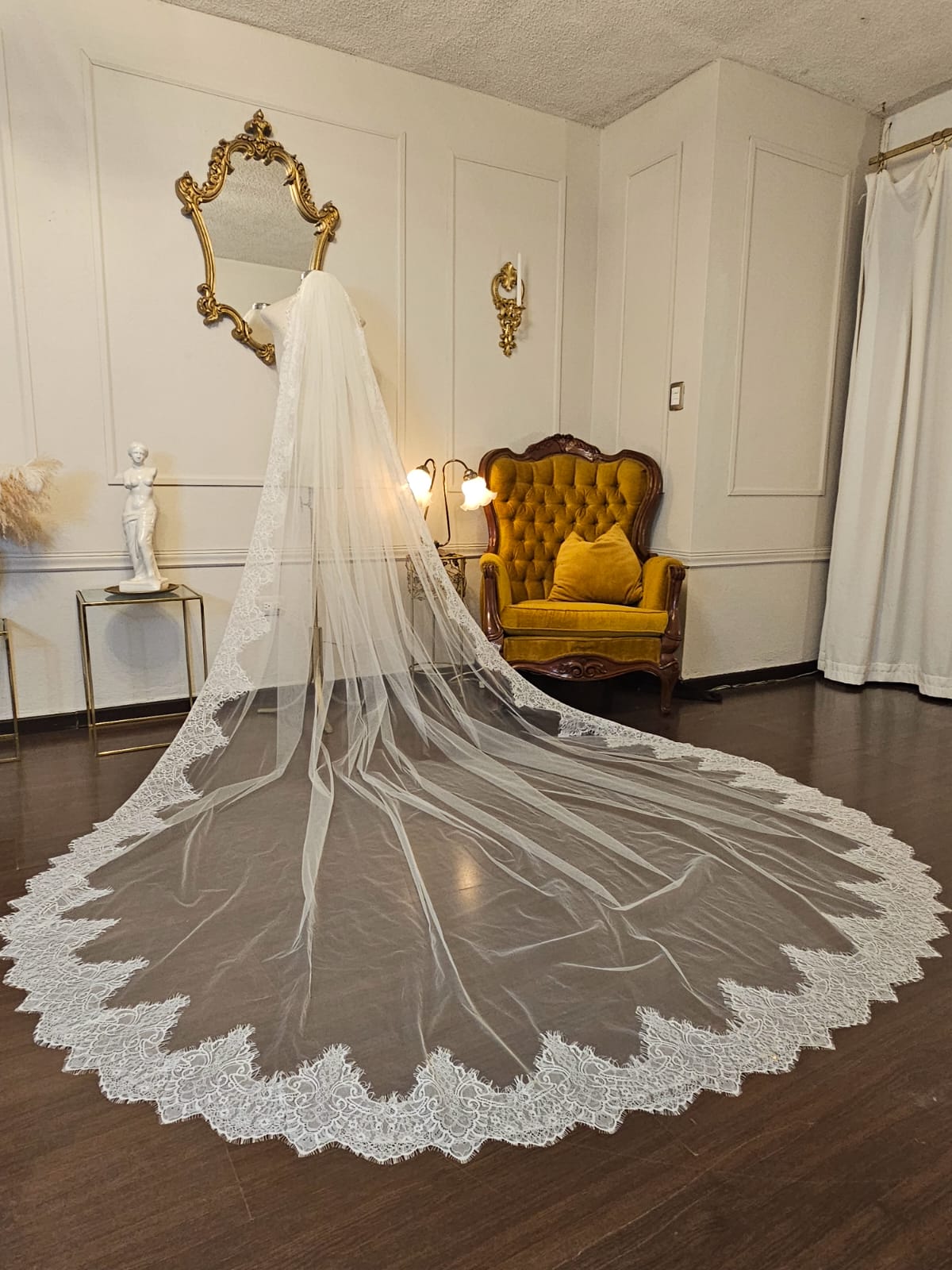 Anticipo Mantilla de novia con Encaje XL | Corte Tradicional | Longitud Catedral $6,180 mxn