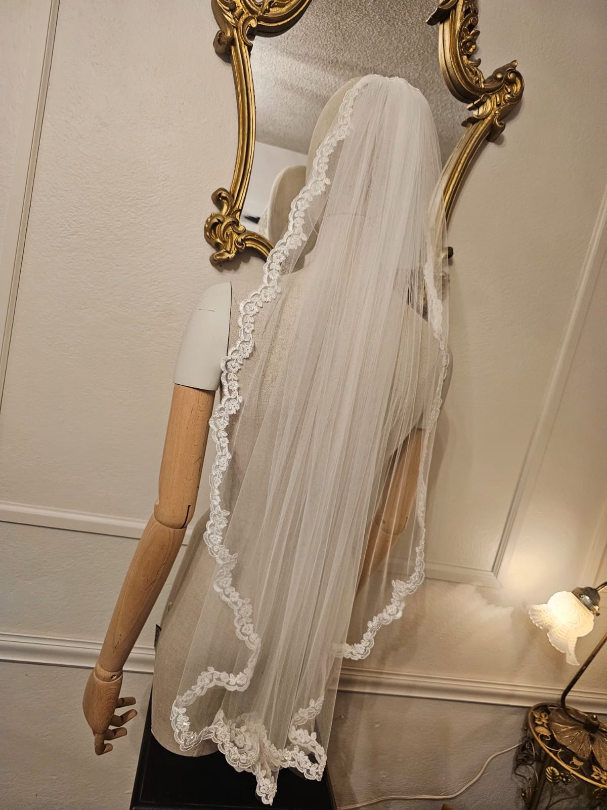 Anticipo Mantilla con encaje S | Corte Tradicional | Longitud 90 centímetros $1,580 mxn