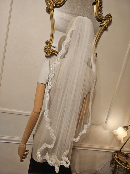Anticipo Mantilla con encaje S | Corte Tradicional | Longitud 90 centímetros $1,580 mxn