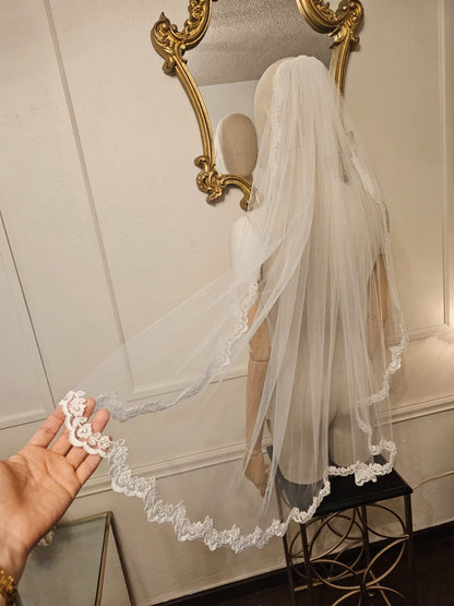 Anticipo Mantilla con encaje S | Corte Tradicional | Longitud 90 centímetros $1,580 mxn