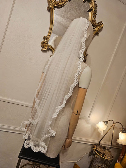 Anticipo Mantilla con encaje S | Corte Tradicional | Longitud 90 centímetros $1,580 mxn