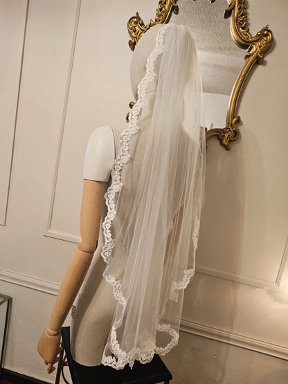 Anticipo Mantilla con encaje S | Corte Tradicional | Longitud 90 centímetros $1,580 mxn