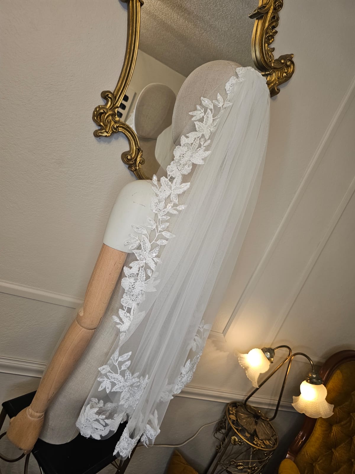 Anticipo Mantilla con encaje M | Corte Tradicional | Longitud .90 metros $1,780 mxn