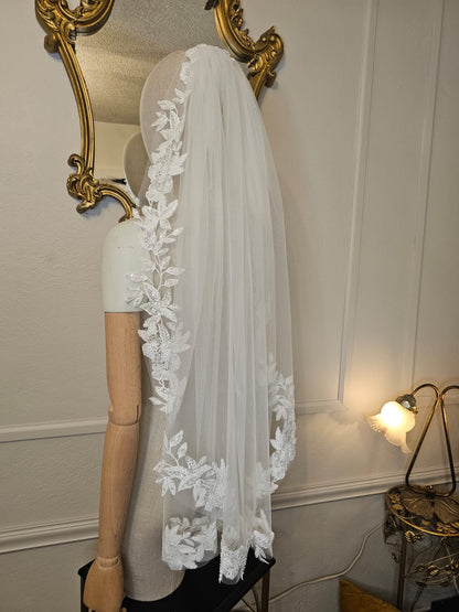 Anticipo Mantilla con encaje M | Corte Tradicional | Longitud .90 metros $1,780 mxn