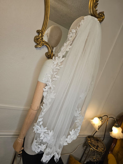Anticipo Mantilla con encaje M | Corte Tradicional | Longitud .90 metros $1,780 mxn