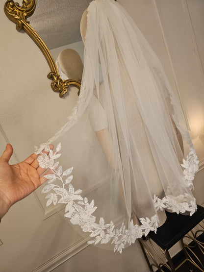 Anticipo Mantilla con encaje M | Corte Tradicional | Longitud .90 metros $1,780 mxn