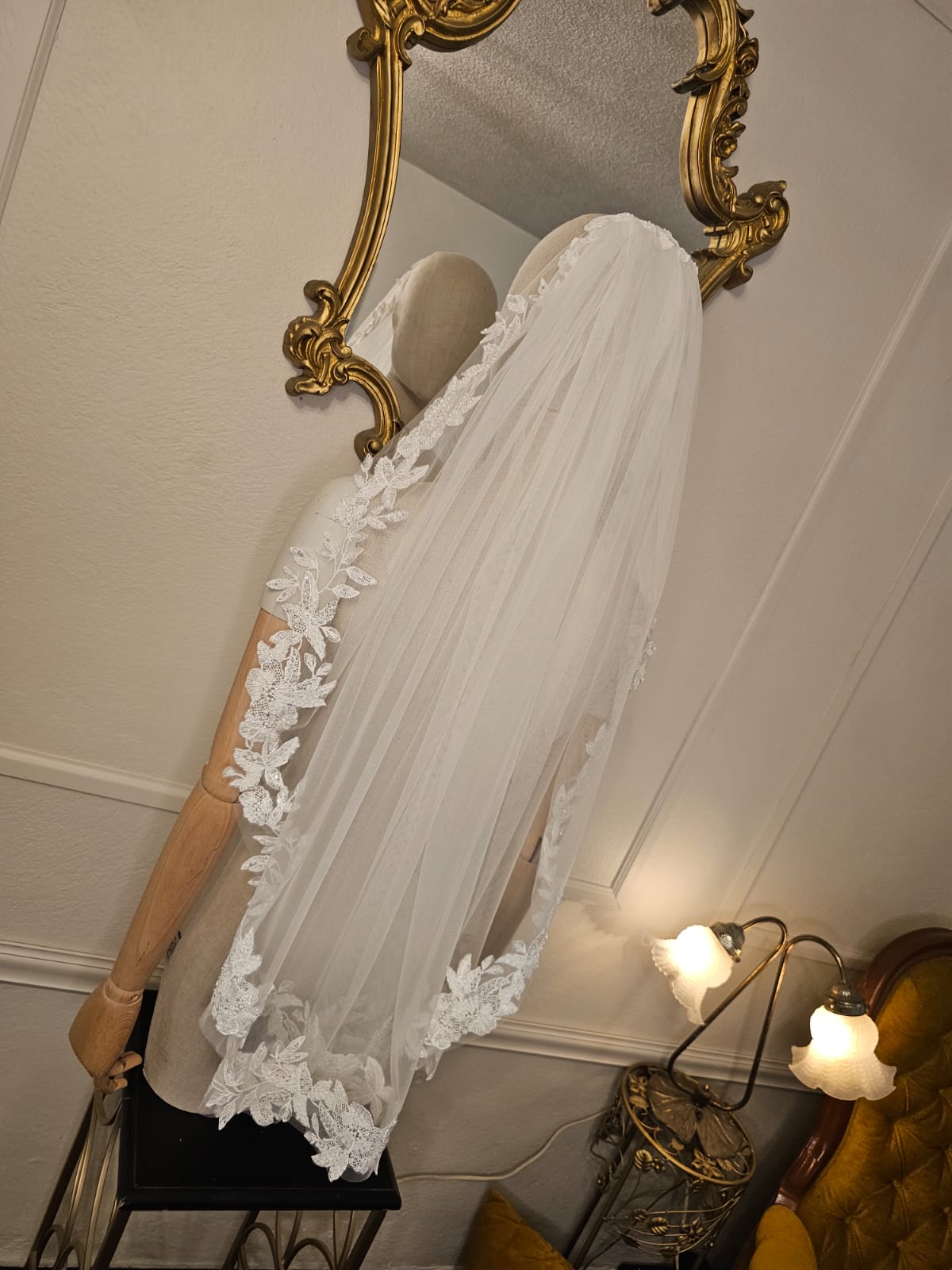 Anticipo Mantilla con encaje M | Corte Tradicional | Longitud .90 metros $1,780 mxn