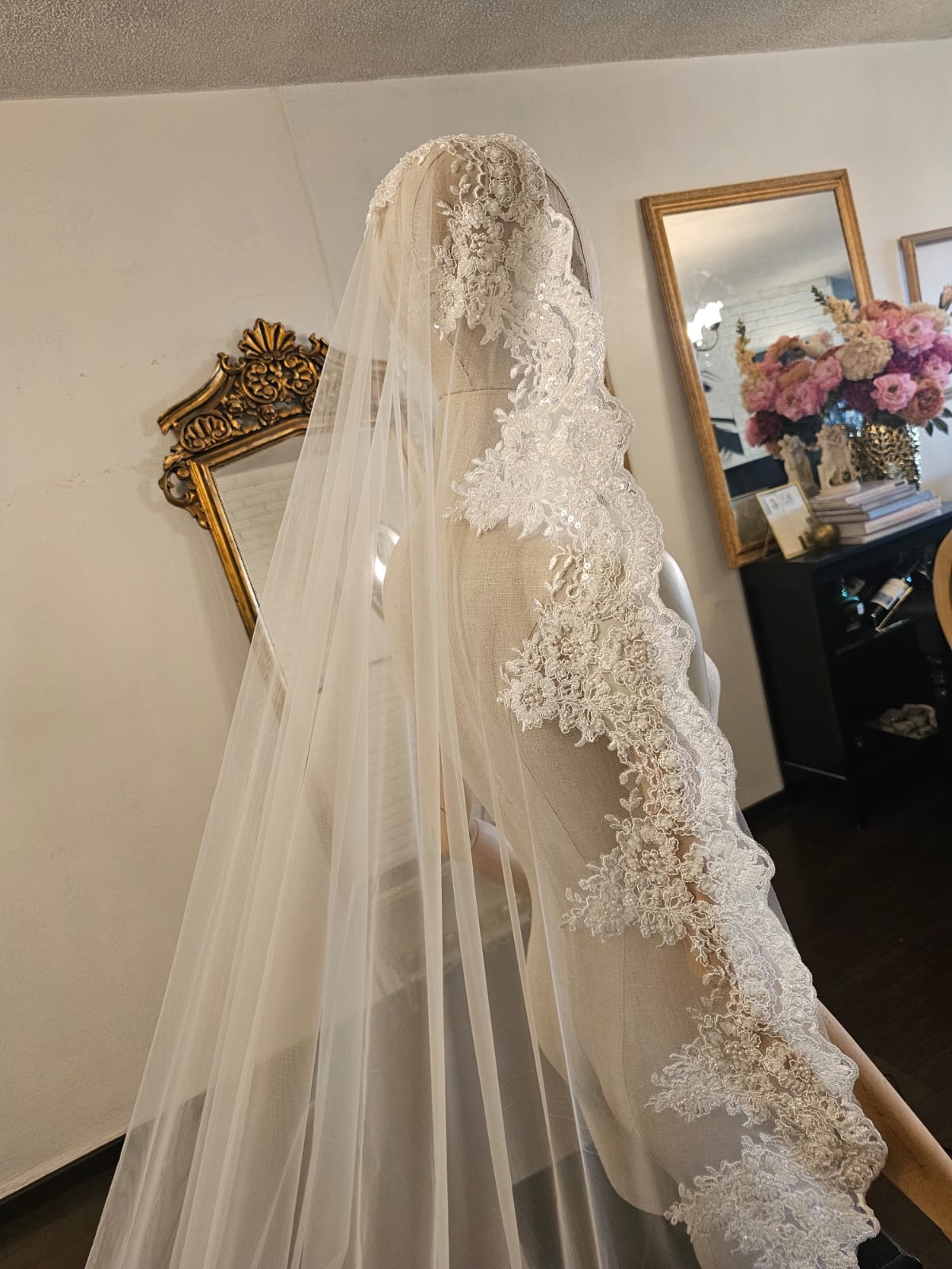 Anticipo Velo de Novia con encaje XL  | Corte Virgen  | Longitud 500 centímetros $10,280 mxn