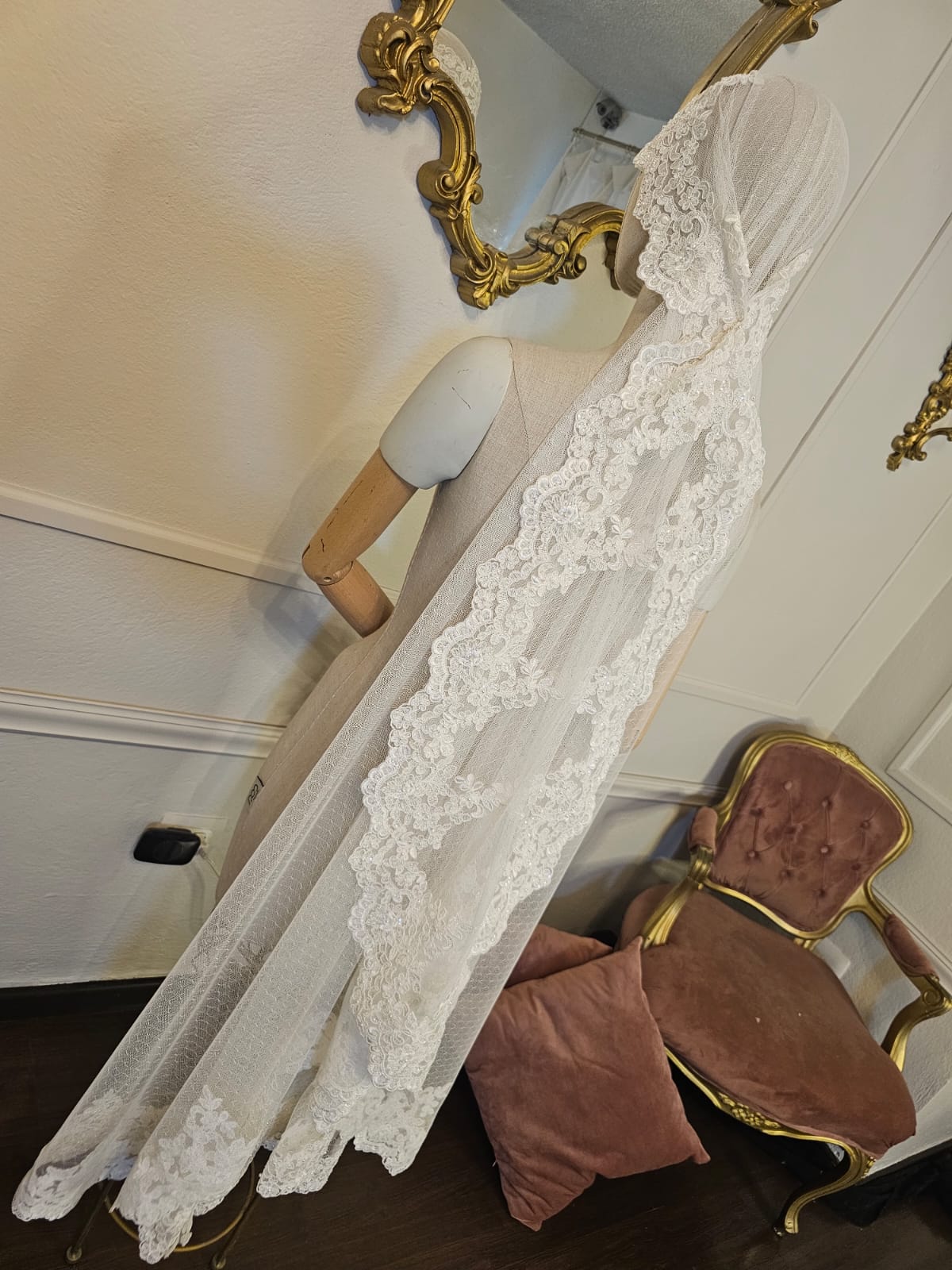 Anticipo Mantilla de Novia | Corte Julieta | Encaje L | Largo 1.40 metros $3,480 mxn