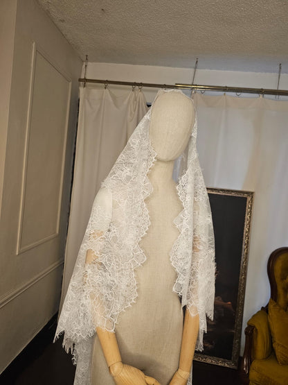 Anticipo Mantilla Española | Corte Virgen | Longitud 2 metros $4,280 mxn