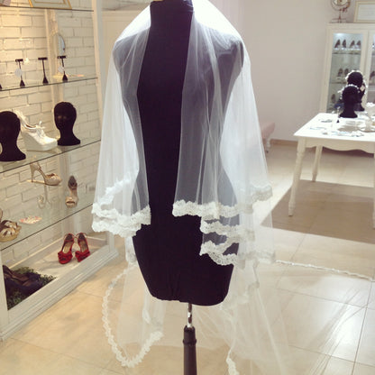 Anticipo Mantilla corte cascada, encaje S, en longitud catedral hecho a mano by Cecy M. $4,980
